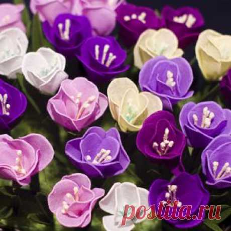 Крокусы из гофрированной бумаги