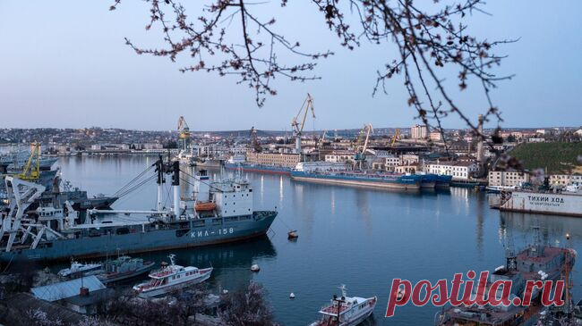 В Севастополе приостановили работу морского пассажирского транспорта
