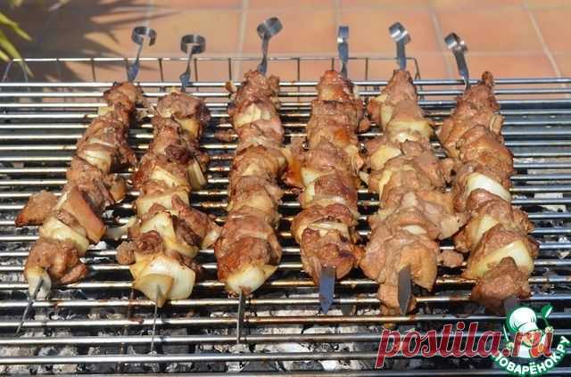 Шашлык в хлебном маринаде с соусом