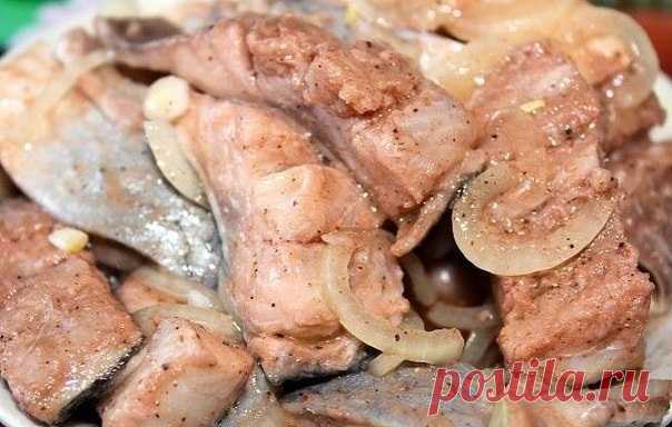 Селедка по-корейски - любители остренького оценят! Обожаю такую селедочку с молодой картошечкой!