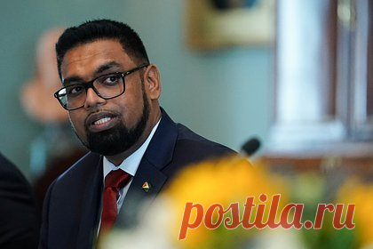 Президент Гайаны объявил венесуэльского лидера вне закона. Венесуэльский лидер Николас Мадуро находится вне закона из-за своих действий из-за территориального спора вокруг региона Эссекибо. Об этом заявил президент Гайаны Ирфаан Али в преддверии встречи с венесуэльским коллегой. Таким образом он отреагировал на планы Венесуэлы по началу освоения ресурсов в регионе.