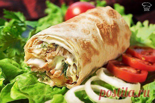 ТОП-5 быстрых закусок в лаваше! 

Быстро и вкусно!

1. Шаурма по-домашнему

Ингредиенты:

● Куриное филе — 600 г
● Сметана нежирная — 200 г
● Майонез — 2 ст. л.
● Тонкий армянский лаваш — 2 упаковки
● Приправа для курицы — 2 ст. л.
● Свежие огурцы — 2 шт.
● Помидоры — 2 шт.
● Салат «Айсберг» — 1/2 средней головки
● Пекинская капуста — 1/2 кочана
● Стебель сельдерея — 1 шт.
● Редис — 4 шт.
● Красный сладкий перец болгарский — 1 шт.
● Зелёный лук, петрушка, укроп, чеснок, со...