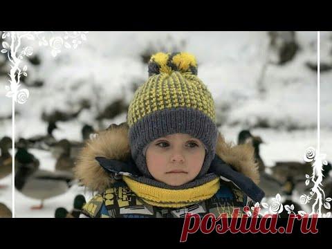 Шапка с ушками спицами. Двухцветная шапка спицами.