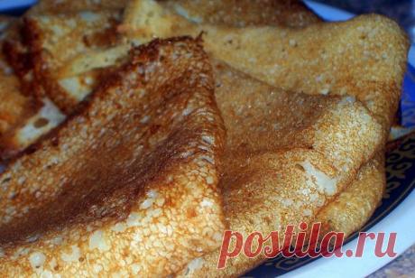 Рецепт блинов на кефире, которые получаются даже у тех, у кого они не получаются никогда Ингредиенты пол-литра кефира или простокваши стакан молока 1 яйцо 1-2 столовые ложки сахара пол-чайной ложки соли чайная ложка соды мука растительное