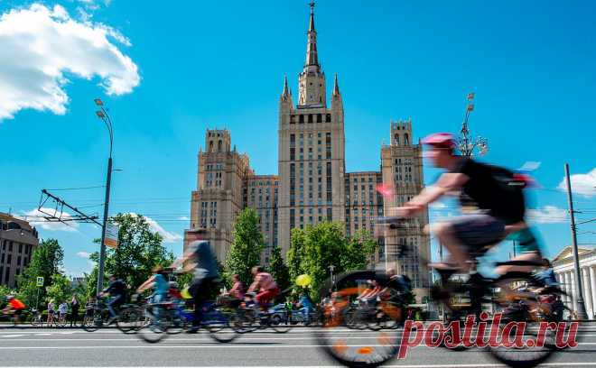 В Москве 14 сентября перекроют ряд улиц из-за велопарада. Движение на некоторых улицах Москвы в эту субботу, 14 сентября, будет временно перекрыто в связи с проведением Московского осеннего велофестиваля и велогонки «Cyclingrace: Москва», говорится на официальном сайте столичной мэрии.
