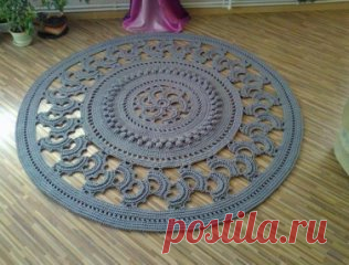 Оригинальные коврики из шнура.