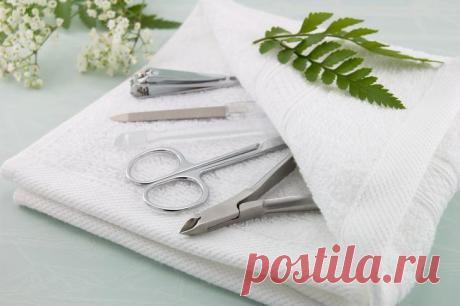 12 вещей, о которых вам не расскажет ваш маникюрный мастер Маникюр и педикюр почти такие же обыденные процедуры, как чистка зубов и расчесывание волос. Мы не задумываясь доверяем свои ногти мастерам в салонах красоты или ухаживаем за ними сами. Но даже не дог...