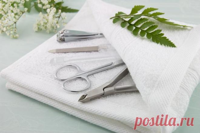 12 вещей, о которых вам не расскажет ваш маникюрный мастер Маникюр и педикюр почти такие же обыденные процедуры, как чистка зубов и расчесывание волос. Мы не задумываясь доверяем свои ногти мастерам в салонах красоты или ухаживаем за ними сами. Но даже не дог...