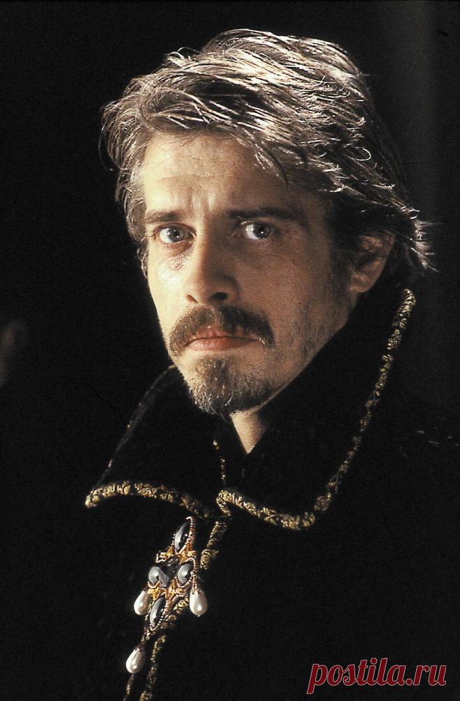 Найджел Терри, 15 августа, 1945
 • 30 апреля 2015