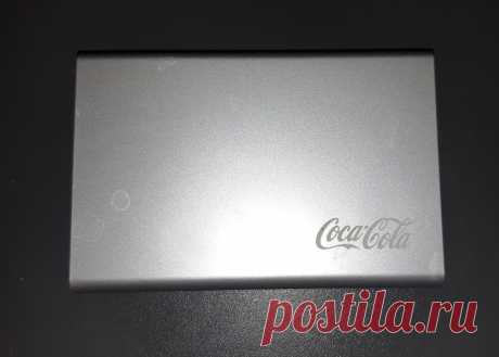 Визитница CocaCola. 21 век. Lexon 
Размер : 92 х 61 х 8 мм 

Цена : 200 руб.

Купить сейчас : 

#ВизитницаCocaCola 
#ВизитницаCocaCola21век 
#ВизитницаCocaColaLexon