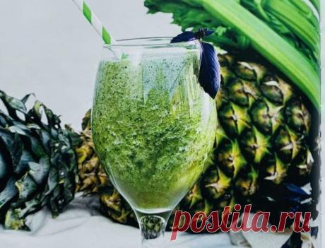 Полезный напиток, который очищает ваши органы | Домашняя аптечка Пульс Mail.ru Для напитка потребуется три пучка петрушки, три стебля сельдерея и две дольки ананаса.