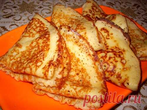Тонкие блинчики из смеси кукурузной и пшеничной муки

Мука кукурузная	100 г	
Растительное масло	60 мл 
Яйцо куриное	3 шт.	
Мука пшеничная	100 г 
Куркума молотая	1 ч.л.	
Сахар (песок)	30 г 
Соль	1 ч.л.	
Молоко	200 мл