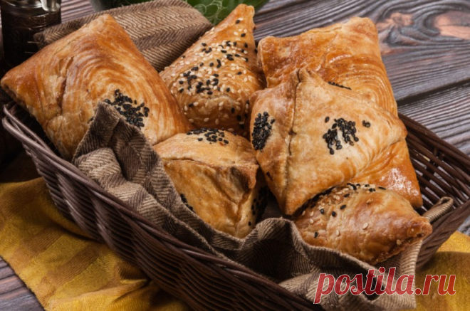 Диетическая самса с курицей Обалденный вкус и всего 100 ккал на порцию! Сохрани рецепт — пригодится!Ингредиенты: 0,5 палочки дрожжей,0,5 ч ложки соли,2 ст ложки сахара,150 г маргарина,1 ст молока 0,5% жирности,3,5 ст муки,3 куриные грудки,2 луковицы,0,5 ч ложки зиры,1 ст ложка кунжута,1...