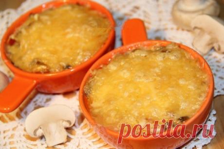 Жульен с шампиньонами и сыром.