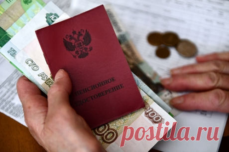 Названы сроки выплат пенсий в период нерабочих дней. Пенсионный фонд России (ПФР) заявил, что период нерабочих дней не скажется на перечислении пенсионных выплат в финансовые и доставочные организации. В ПФР отметили, что с 30 октября по 7 ноября работа сотрудников придется на период ограничений, поэтому нерабочие дни отразятся только на деятельности клиентских служб.