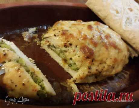 Курица запеченная с брокколи и сыром. Ингредиенты: куриные грудки, брокколи свежая, сыр | Официальный сайт кулинарных рецептов Юлии Высоцкой
