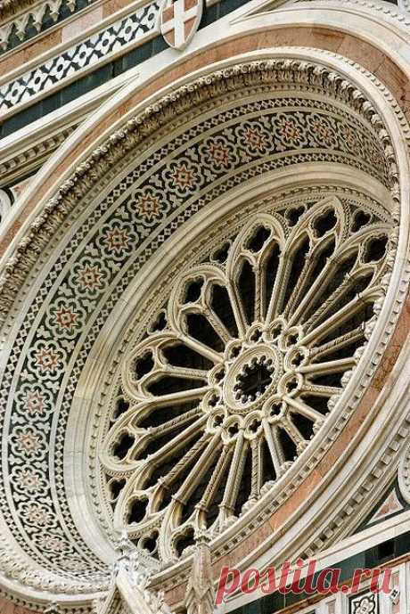Il Duomo, Florence, Tuscany Region, Italy. The Basilica di Santa Maria del Fiore (English: Basilica of Saint Mary of the Flower) is the main church of Florence, Italy. The cathedral is the mother church of the Roman Catholic Archdiocese of Florence. The church is particularly notable for its 44 stained glass windows... 
flickr от chiron3636  |  Pinterest: инструмент для поиска и хранения интересных идей