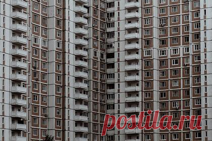 Риелтор рассказал об изменениях на рынке аренды недвижимости в России. Эксперт рынка недвижимости Константин Барсуков спрогнозировал сохранение упавших цен на аренду жилья в течение года. Цены на съем жилья упали на десять процентов, добавил он. «Рынок аренды показал, что цены будут падать, а это значит, что и цены на продажу будут падать», — объяснил эксперт.