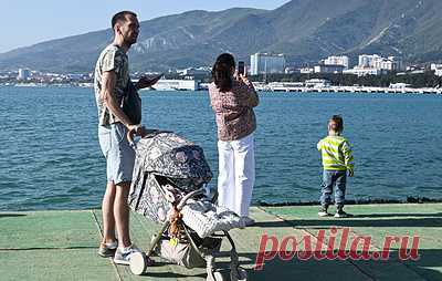 Родители более 450 тыс. детей на Кубани получат пособия по нацпроекту "Семья" в 2025 году. По словам губернатора региона Вениамина Кондратьева, область активно использует национальный проект как эффективный инструмент поддержки семей для улучшения демографической ситуации