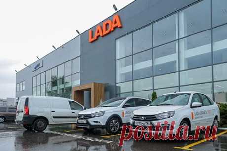 «АвтоВАЗ» применил коммерческие санкции к трем дилерам в Москве. «АвтоВАЗ» применил коммерческие санкции к трем московским дилерам, которые завышали цены на Lada. Речь идет о таких дилерах, как «Автогермес», «Торгмаш» и «Техинком». Эксперты после публикации журналистов о необоснованном увеличении цен на Lada Vesta NG провели проверку. Выяснилось, что дилеры завышали цены.