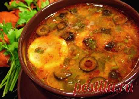 Шесть рецептов отменных мясных солянок Такой супчик как солянка может быть приготовлен по-разному, и речь не только о мясных, грибных, овощных солянках – рецепты могут существенно различаться, даже если суп готовится из мяса.
