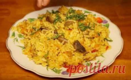 Плов из свинины: домашние рецепты приготовления рассыпчатого плова Как же ароматно пахнет плов из свинины приготовленный на костре в казане! Нежное мягкое мясо, рассыпчатый рис - рисинка к рисинке. Сегодня я вам расскажу, как приготовить настоящий узбекский плов и ещё рецепты плова