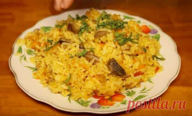 Плов из свинины: домашние рецепты приготовления рассыпчатого плова Как же ароматно пахнет плов из свинины приготовленный на костре в казане! Нежное мягкое мясо, рассыпчатый рис - рисинка к рисинке. Сегодня я вам расскажу, как приготовить настоящий узбекский плов и ещё рецепты плова