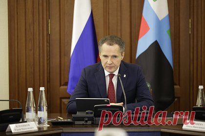 В граничащем с Украиной регионе опровергли срочное укомплектование полицейских. Губернатор Белгородской области Вячеслав Гладков опроверг слухи о срочном укомплектовании полицейских, которые появились в ряде региональных СМИ. Согласно поступившей информации, сотрудникам полиции якобы приказали в срочном порядке закупить обмундирование и продуктовый запас на два дня.