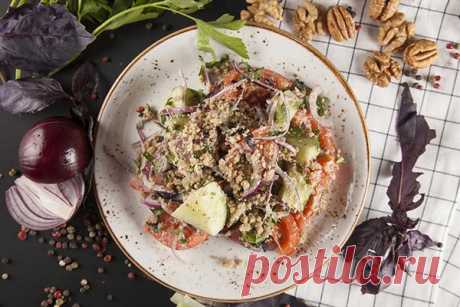 Грузинский салат из помидор с ореховым соусом - на vse-o-ede-online.ru Приготовьте вкусное блюдо, сочетающее свежесть помидоров и насыщенность орехового соуса. Этот грузинский салат станет отличным выбором для легкого обеда или ужина.