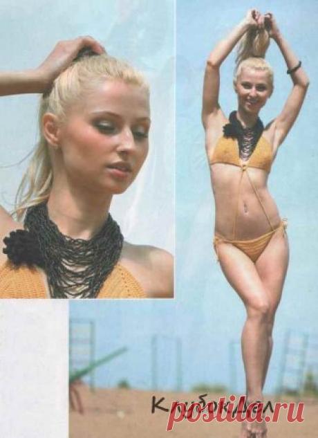 Купальник песочного цвета с цветком