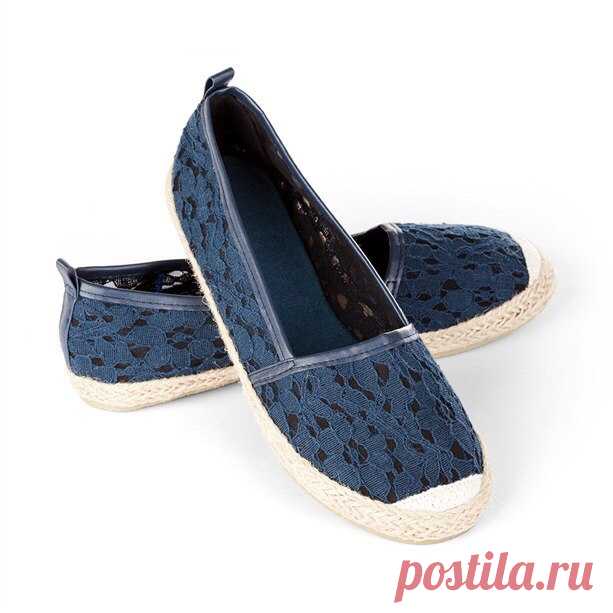 Впервые в Avon женские эскадрильи в каталоге N 8 !!! 
Вверх из кружева позволит вашим ножкам дышать , удобная гибкая подошва . 
Окантовка подошвы из жгута 
Доступны для заказы по размерам : 
79820 размер 37
79828 размер 38
79832 размер 39
79207 размер 40