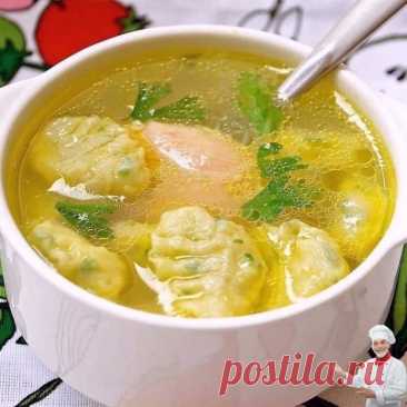 КАРТОФЕЛЬНЫЙ СУП С ГАЛУШКАМИ

Гуща супа и бульон:

600 гр. любого мяса;
2 моркови (1 – для бульона, вторая режется в суп);
2 луковицы (для варки бульона и гущи супа - по одной штуке);
3 картофелины;
2 ложки растительного масла;
зелень (лук, укроп, петрушка по вкусу);
соль, черный перец.

Галушки:
1 яйцо;
3 столовые ложки сметаны;
4-5 ст. ложки муки;
соль.