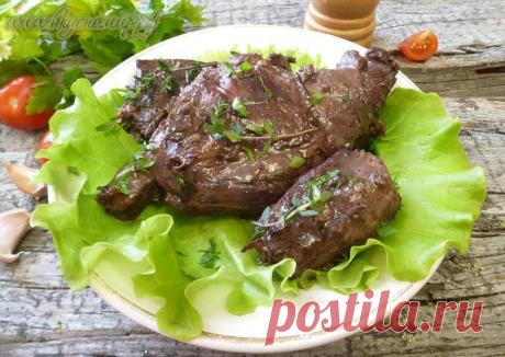 Тушеный кролик с вином и душистыми травами