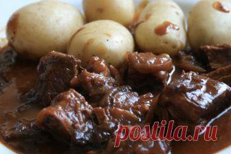 8 причин полюбить бельгийскую кухню 



В основу современной бельгийской кухни легли адаптированные средневековые рецепты, которые примерно в равных пропорциях смешались с лучшими традициями ближайших соседей. Типичный для французов тво…