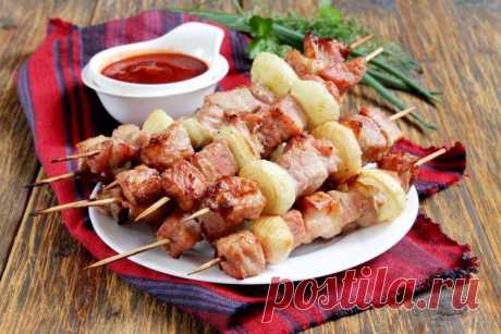 Шашлыки в духовке на шпажках - 10 простых и вкусных рецептов Рассказываем проверенные рецепты вкусного шашлыка в духовке на шпажках - из курицы, свинины, говядины, баранины, индейки, с овощами и другие!