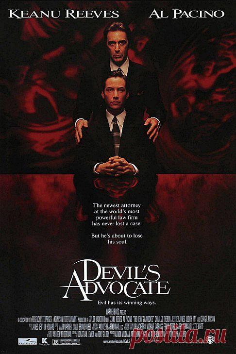 Адвокат Дьявола! Молодой адвокат Кевин Ломакс, услышав насмешку журналиста Барни, разбивает доводы обвинения. Сразу после процесса ему делают предложение о работе в юридической корпорации Джона Милтона и со своей молодой женой Мэри-Энн Кевин переезжает в Нью-Йорк. Он тепло принят в юридической фирме, ему предложены фантастические условия: огромная зарплата, роскошная квартира, но, главное, интереснейшая работа — защита интересов миллионеров, которые тоже совершают преступления.