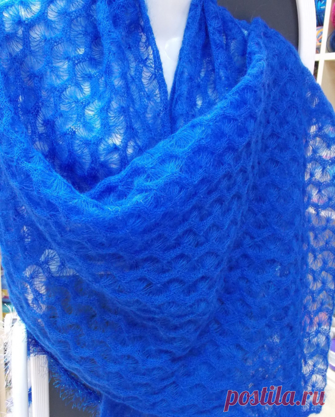 Палантин спицами из мохера: схемы и описание - поэтапное вязание шарфа-палантина из мохера Палантин спицами из мохера: схемы и описание - выбор мохера и спиц. Поэтапная инструкция вязания мохерового шарфа-палантина, модели (ажурный, из медальонов, мятного цвета, с косами). Красивые схемы для вязания спицами.
