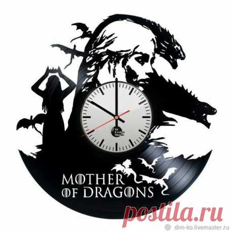 Часы настенные из пластинки Мать драконов – купить в интернет-магазине на Ярмарке Мастеров с доставкой Часы настенные из пластинки Мать драконов - купить или заказать в интернет-магазине на Ярмарке Мастеров | Часы изготовлены из старых виниловых пластинок.