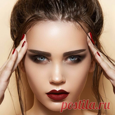 Как правильно наносить тёмную помаду, чтобы выглядеть роскошно