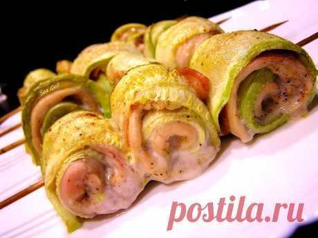 Кабачковые рулетики с куриным филе и беконом