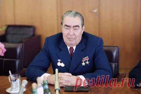 Влияние решений Брежнева на современную Россию оценили. 10 ноября 1982 года, ровно 40 лет назад, на госдаче в Подмосковье скончался Леонид Брежнев — генеральный секретарь ЦК КПСС и председатель Президиума Верховного Совета СССР. Сенатор Владимир Джабаров отметил в беседе с «Лентой.ру», что решения Брежнева уже не влияют на современную политику России.