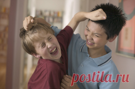 Почему ребенок дерется и что с этим делать?