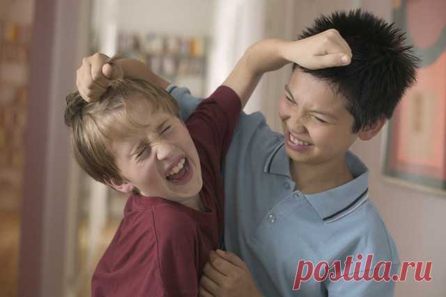 Почему ребенок дерется и что с этим делать?