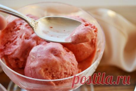 too_weird: Бананово-клубничное мороженое