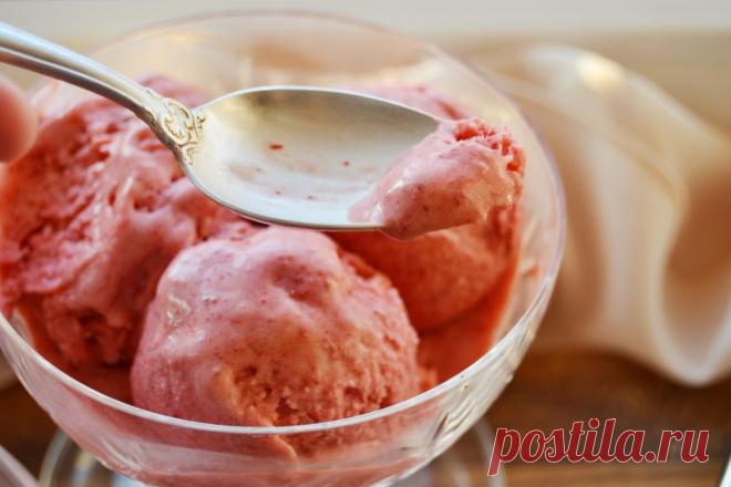 too_weird: Бананово-клубничное мороженое