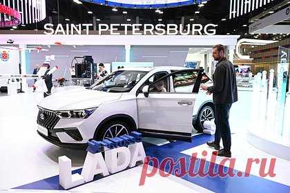 «АвтоВАЗ» показал на ПМЭФ в качестве новинки копию китайского кроссовера. На Петербургском международном экономическом форуме (ПМЭФ) представили кроссовер Lada X-Cross 5, который является копией китайского Bestune T77 от концерна FAW. Собирать его будут на бывшем заводе Nissan. О том, что под брендом «АвтоВАЗа» могут начать сборку китайских моделей, стало известно в апреле.