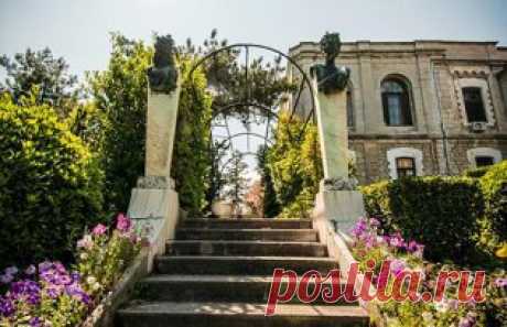 Юсуповский дворец.
п. Кореиз (большая Ялта), Крым.