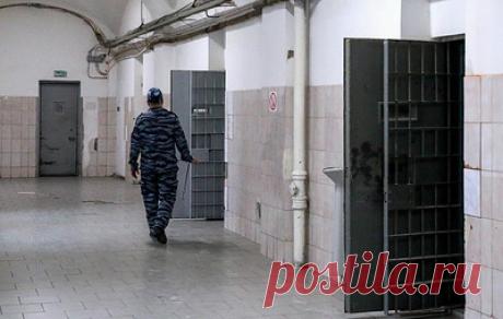 Жителя Костромы осудили на 4,5 года колонии за ложное сообщение о теракте. Он также сбил одного из сотрудников полиции во время задержания