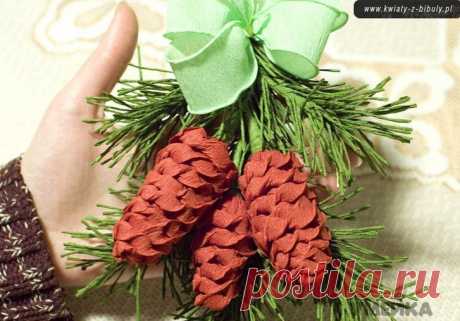 Елка с шишками из гофрированной бумаги. Мастер-класс.