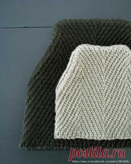 Шапочка Herringbone классным узором (модель Purl soho) - Модная! Простая! Теплая!


Узор "Ёлочка" конечно традиционный, но он постоянно "плетет" свой путь в мире вязания. Здесь Изнаночные Пчелы, это классический зигзаг вдохновил автора на больие капюшоны, красивые шарфы, а теперь вот и шапка.
Чтобы лучше читался узор, пряжу лучше выбирать содержащую шелка и шерсть мериноса, шелк отражает свет и привлекает внимание к текстуре, а меринос держит форму.



Особенность узора "Ё...